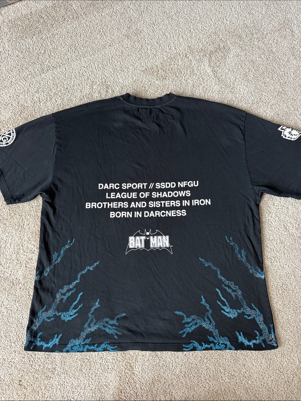 Darc Sport Wolves Batman Black Lightning Graphic Gym Pump Cover Tee - Picture 2 of 5